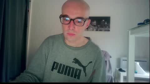 Snapshot of ssenzo chatting on 12.16.24 ssenzo online show from 12.16.24