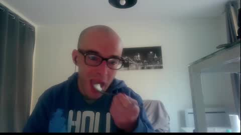 Snapshot of ssenzo chatting on 12.26.24 ssenzo online show from 12.26.24