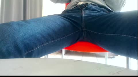 Snapshot of ssenzo chatting on 02.26.25 ssenzo online show from 02.26.25