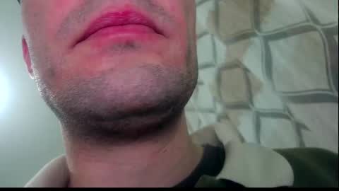 Snapshot of ssenzo chatting on 11.30.25 ssenzo online show from 11.30.25