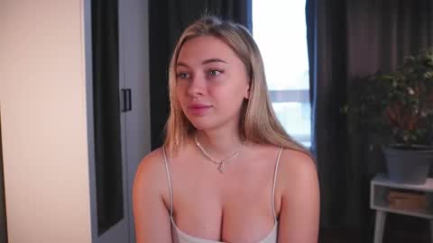 Snapshot of sssecretgirlfriend chatting on 10.19.25 Kate online show from 10.19.25