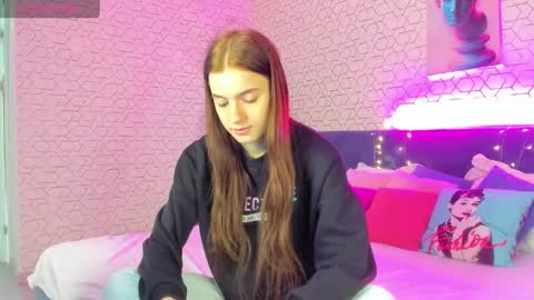 Snapshot of stacey_brown chatting on 12.17.24 Stacey GMT5 Mo Tu We Th Fr Sa 3am -10am online show from 12.17.24