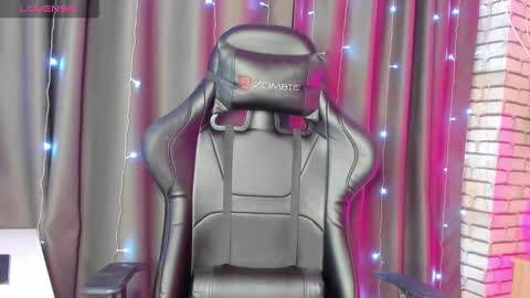 Snapshot of stacey_brown chatting on 12.20.24 Stacey GMT5 Mo Tu We Th Fr Sa 3am -10am online show from 12.20.24