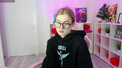 Snapshot of stacey_brown chatting on 03.07.25 Stacey GMT5 Mo Tu We Th Fr Sa 3am -10am online show from 03.07.25