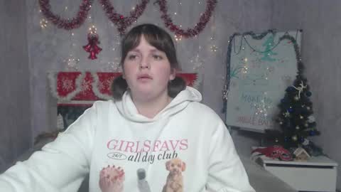 Snapshot of staceylex chatting on 12.17.25 Stacey online show from 12.17.25