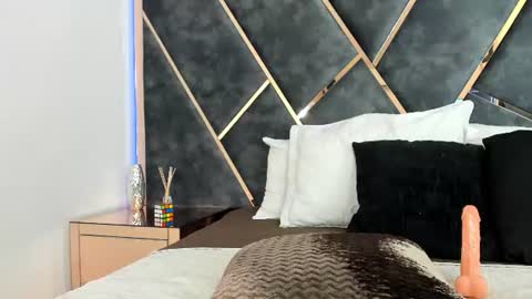 Snapshot of staciemoon chatting on 07.17.26 Stacie online show from 07.17.26