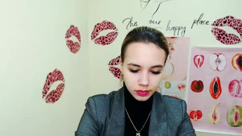 Snapshot of stacy_gr chatting on 12.12.24 Stacy online show from 12.12.24