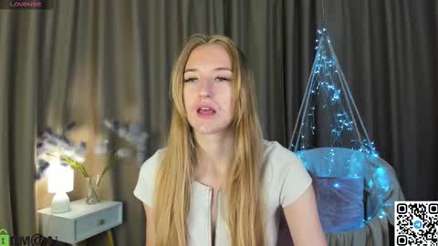 Snapshot of stacy_riiver chatting on 09.30.25 Stacy Mon Tue Wed Thu Fri Sun GMT GMT 3 1000am - 0400pm online show from 09.30.25