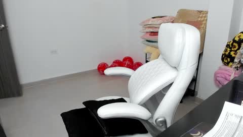 Zulma Yisset online show from 02.18.25