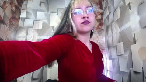 Snapshot of star__pink chatting on 04.07.26 S T A R online show from 04.07.26