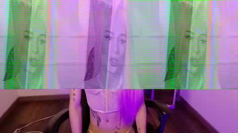 Snapshot of star_storm chatting on 09.24.25 star_storm online show from 09.24.25