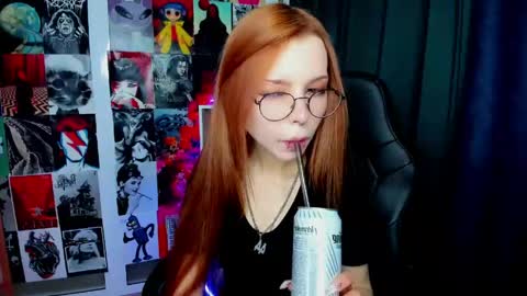 Snapshot of star_tarra chatting on 04.21.26 Tarra online show from 04.21.26
