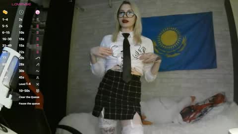 Snapshot of starremick chatting on 09.29.25 Katie online show from 09.29.25