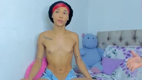 Snapshot of stassiebell chatting on 01.25.25 stassiebell online show from 01.25.25