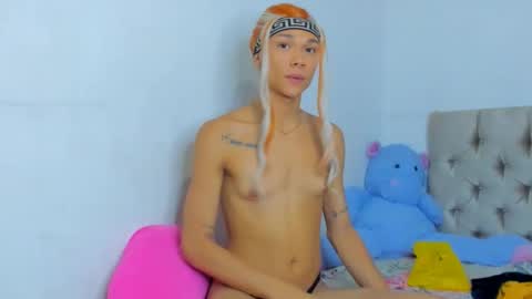 Snapshot of stassiebell chatting on 02.05.25 stassiebell online show from 02.05.25