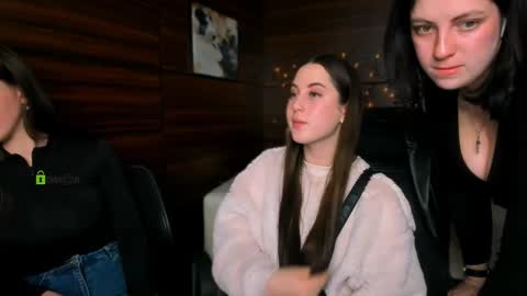 Snapshot of staysi_gold chatting on 03.11.25 Staisy online show from 03.11.25