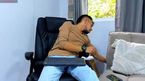 Snapshot of stebansilv_ chatting on 05.16.26 Steban online show from 05.16.26
