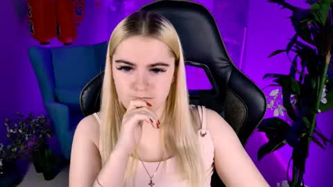 Snapshot of stef_nicks chatting on 10.04.25 stef_nicks online show from 10.04.25