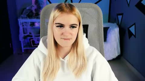 Snapshot of stef_nicks chatting on 10.28.25 stef_nicks online show from 10.28.25