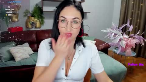 Snapshot of stefanawinter chatting on 01.19.26 StefanaWinter online show from 01.19.26