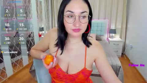 Snapshot of stefanawinter chatting on 02.10.26 StefanaWinter online show from 02.10.26