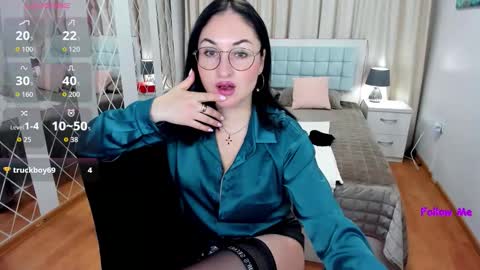Snapshot of stefanawinter chatting on 03.31.26 StefanaWinter online show from 03.31.26