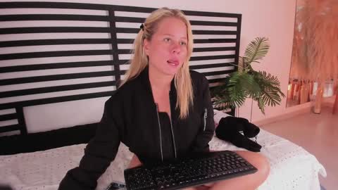 Stefanny   online show from 12.02.24