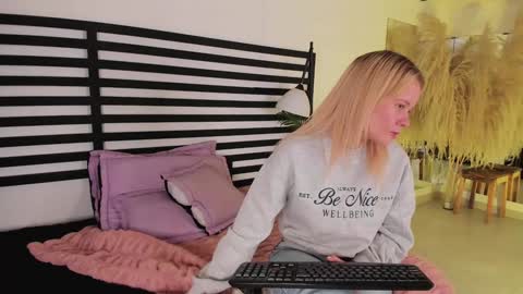 Stefanny   online show from 01.07.25