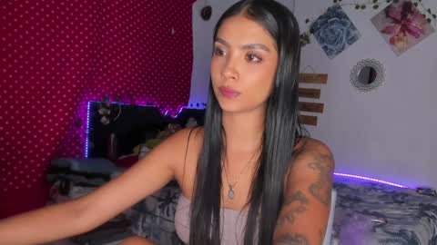 Im MiaIts my first day here  online show from 01.20.25