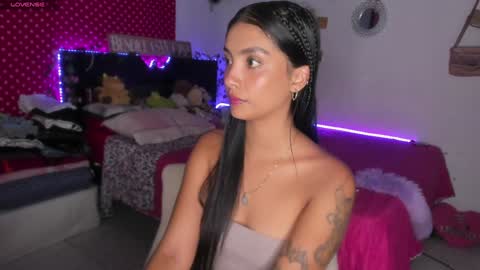 Im MiaIts my first day here  online show from 01.29.25