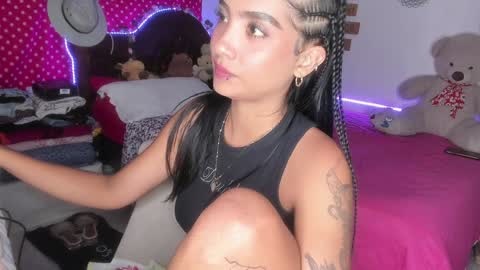 Im MiaIts my first day here  online show from 02.06.25