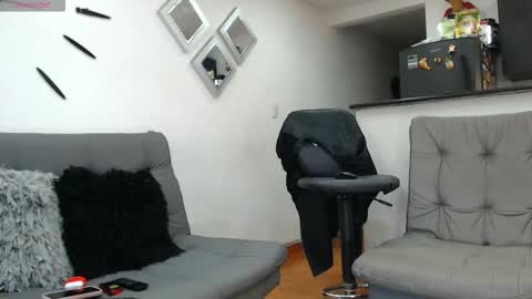 Snapshot of stefannym chatting on 10.18.25 Stefy Milf online show from 10.18.25