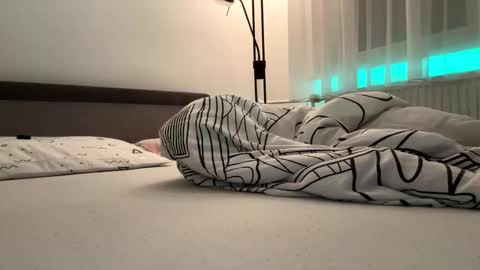 Snapshot of stefanomorelli chatting on 10.27.25 stefanomorelli online show from 10.27.25