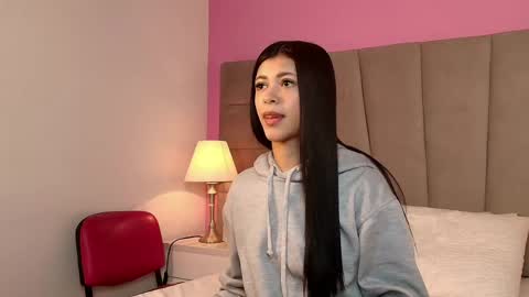Snapshot of stefanybloom chatting on 05.19.26 stefanybloom online show from 05.19.26