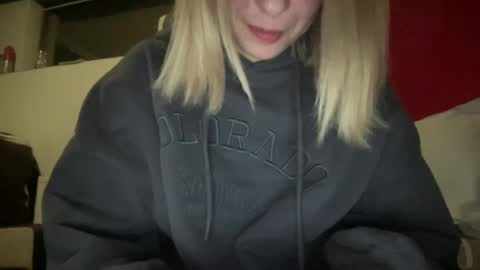 Snapshot of stefy_glow chatting on 02.19.25 stefy_glow online show from 02.19.25