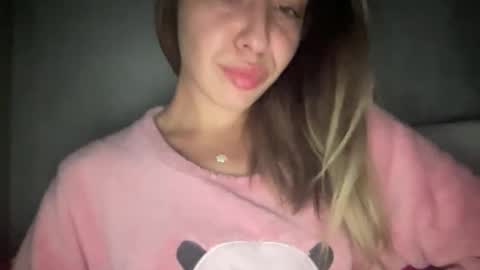 Snapshot of stefy_glow chatting on 11.04.25 stefy_glow online show from 11.04.25