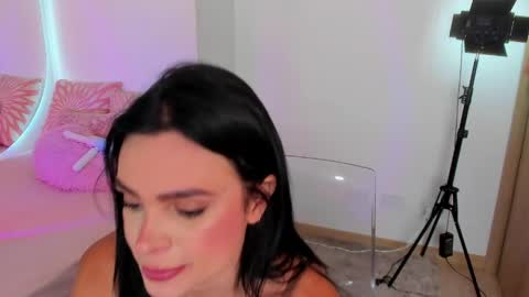 Snapshot of stella__white chatting on 05.08.26 Yuli online show from 05.08.26