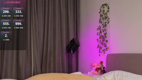 Snapshot of stella_crystal chatting on 06.27.26 karma online show from 06.27.26