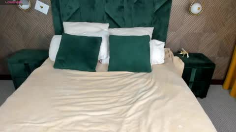 Snapshot of stella_leee chatting on 04.12.26 Stella Leee online show from 04.12.26