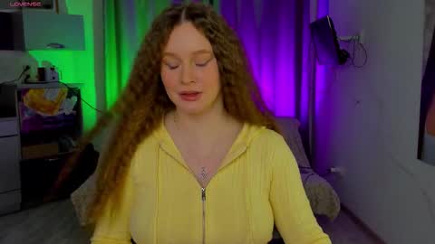 Snapshot of stella_pretty0 chatting on 10.20.25 Stella online show from 10.20.25