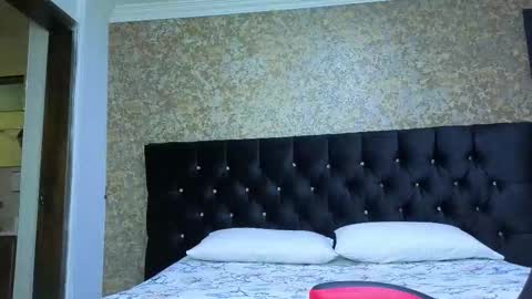 Estella online show from 11.04.25