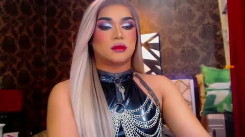 CALL ME STELLA online show from 01.12.25