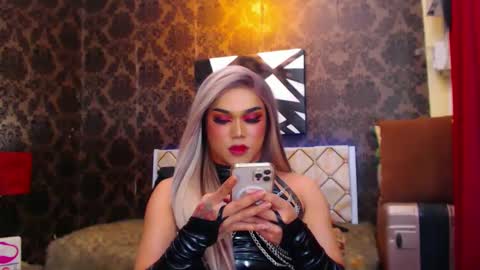 CALL ME STELLA online show from 02.09.25