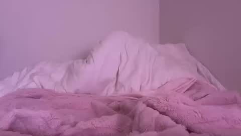 Snapshot of stellapearl chatting on 10.10.25 stellapearl online show from 10.10.25