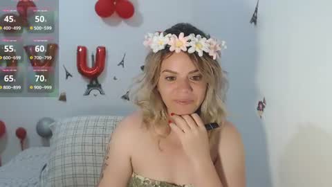 Snapshot of stephaniewild chatting on 06.18.26 Stephanie online show from 06.18.26