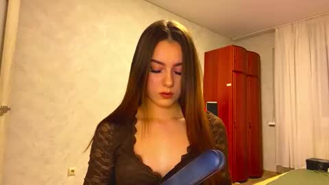 Snapshot of stephaniflicek chatting on 03.18.26 Stephani online show from 03.18.26