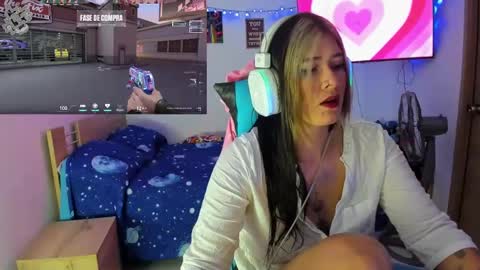 Stephany  independient model  online show from 01.16.25