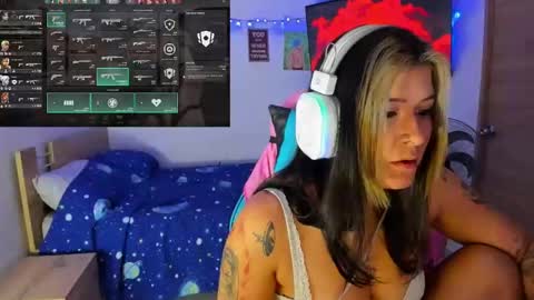 Stephany  independient model  online show from 01.17.25