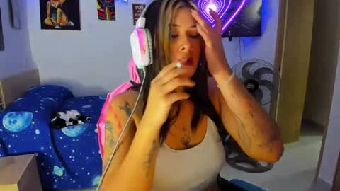 Stephany  independient model  online show from 01.18.25