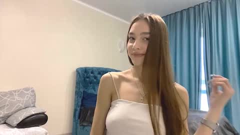 Snapshot of stepheniepettry chatting on 10.15.25 Hello My name is Adele im new model here and little but shy but curious. online show from 10.15.25